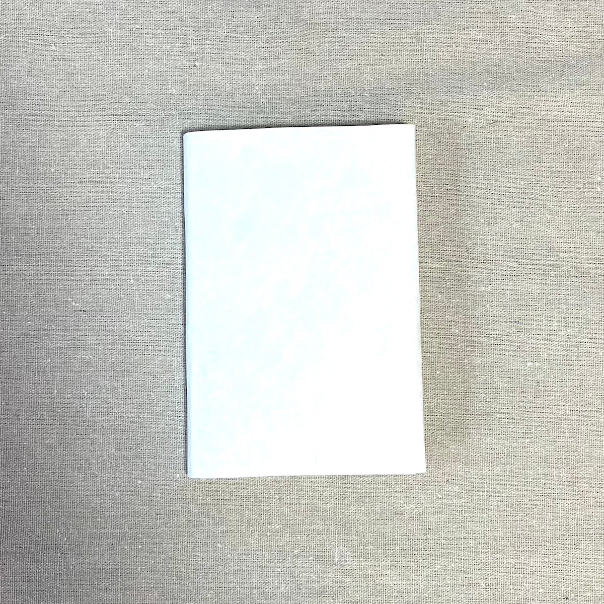 【新入荷：カスタム推奨】Page-Climbers ブックカバー "PapyrTex PLAIN" 文庫サイズ（WHITE）